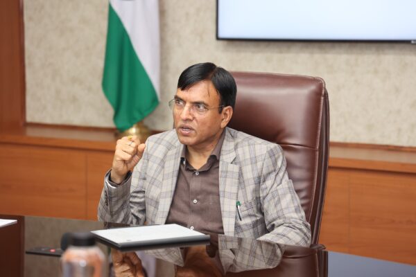 Dr. Mansukh Mandaviya Meets Cycle Manufacturers; Urges them to Give Incentives to Promote Cycling
