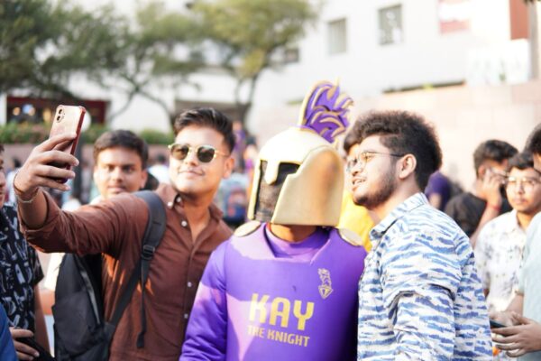 KKR’s IPL 2024 Trophy Tour Excites fans at Kolkata’s City centre